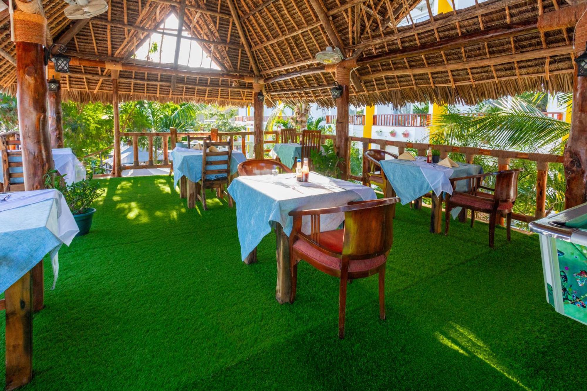 Canary Nungwi Hotel & Spa ภายนอก รูปภาพ